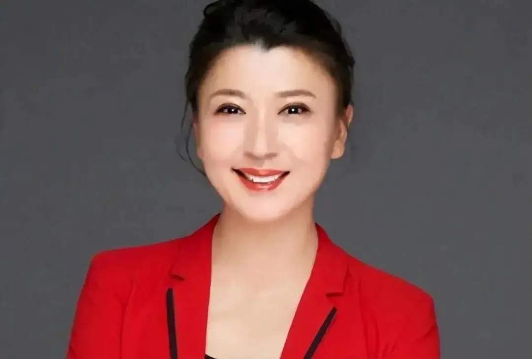 闫学晶儿子收入低直播爆料 网友抵制代言品牌 闫学晶儿子经济压力引发争议_闫学晶多个平台账号被禁止关注