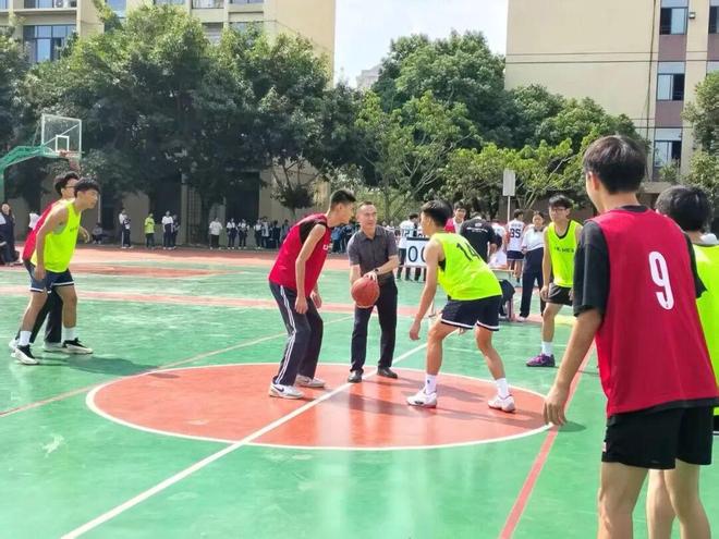 篮球跳高技巧_篮球跳高训练方法视频_篮球跳高的技巧