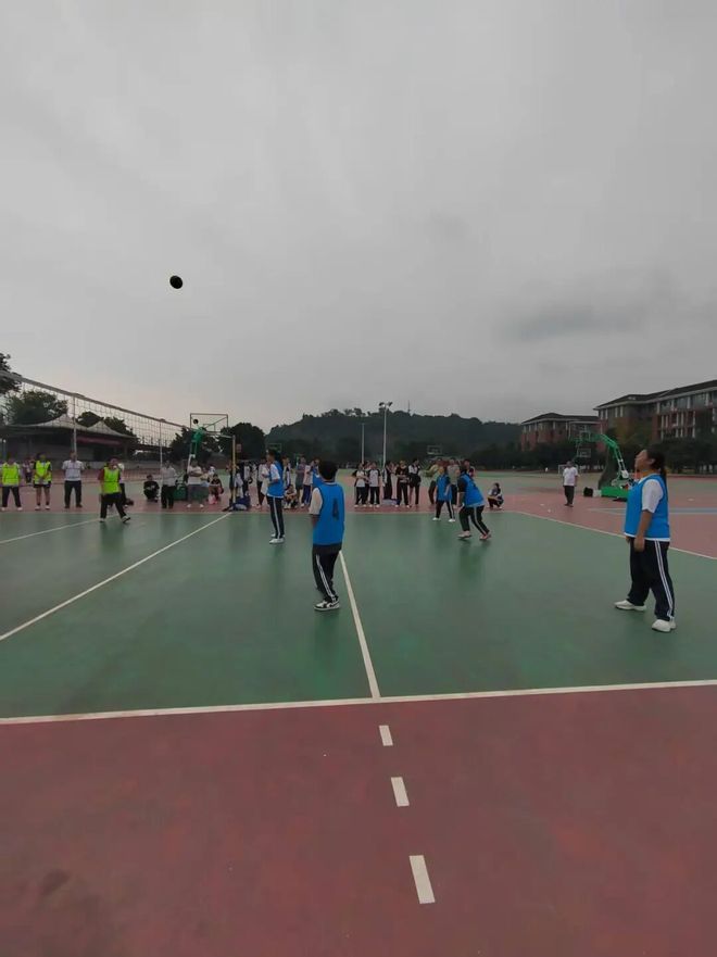 篮球跳高的技巧_篮球跳高训练方法视频_篮球跳高技巧