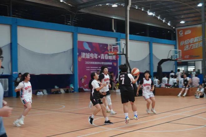 篮球跳高的技巧_篮球跳高技巧_篮球跳高训练方法视频