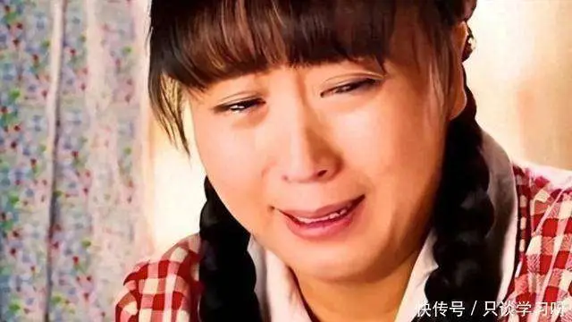 闫学晶迎来全网骂潮，是因为她踩中了，国人最讨厌的3个雷区