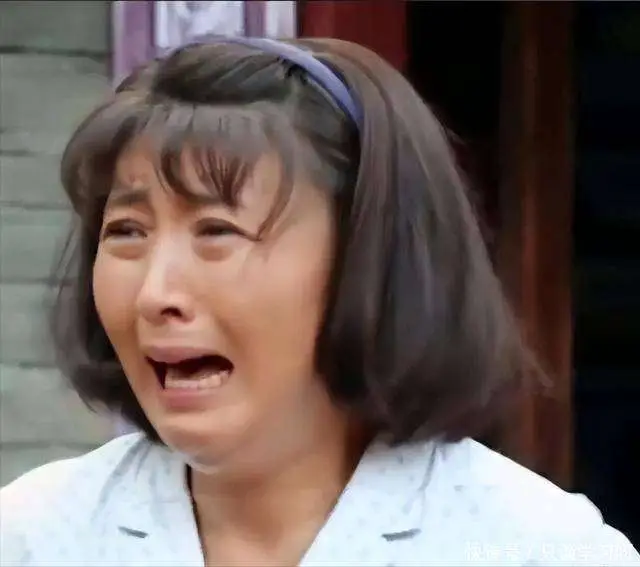 闫学晶触碰国人反感雷区_闫学晶致歉：讨厌那个露出轻视的自己_闫学晶直播哭穷事件