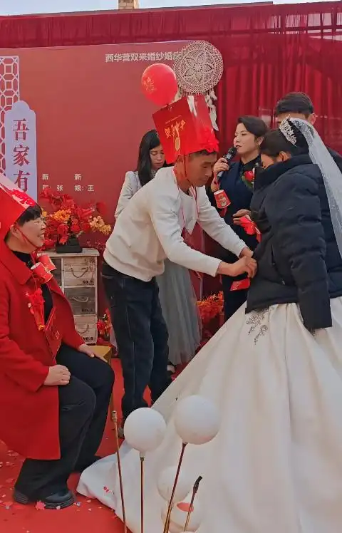 半披显瘦新娘发型中长头发_公交车上公公脱了我内裤_新娘冻得发抖 公公脱下棉袄给她披上