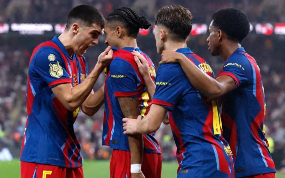 巴萨皇马欧冠德比_巴萨3 2险胜皇马捧起冠军奖杯_西班牙超级杯决赛巴萨对阵皇马