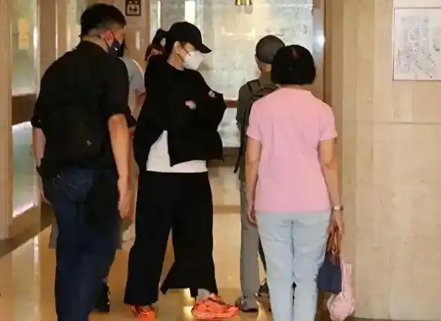 施南生 病重情况 张艾嘉 探望 林青霞 徐克 终身成就奖 香港电影金像奖 新艺城 影视行业贡献 柏林电影节金摄影奖_林青霞连说两遍不舍悼念施南生