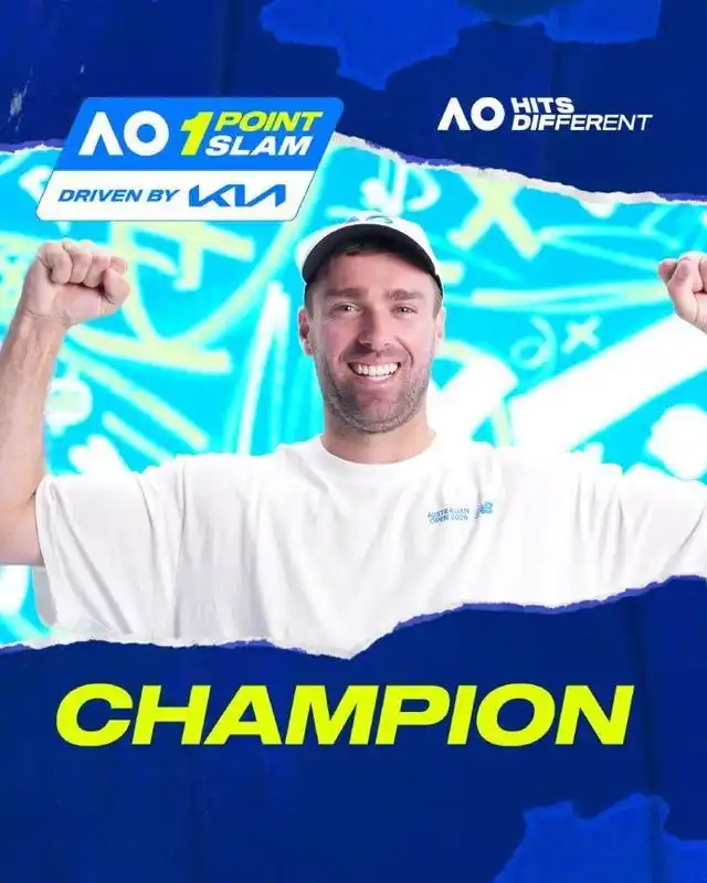 周杰伦墨尔本网球赛_组图：澳网“一球致胜”赛-周杰伦一轮游 赛前致意观众_周杰伦澳网一球制胜