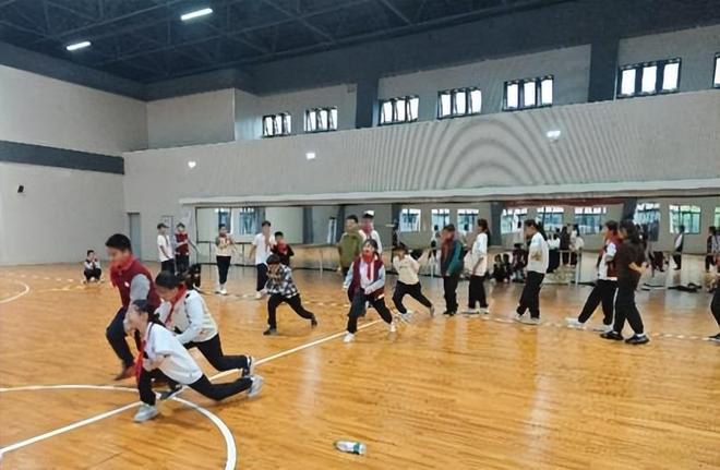 乒乓球比赛规则的定义_乒乓球分组比赛规则_乒乓球规则赛制