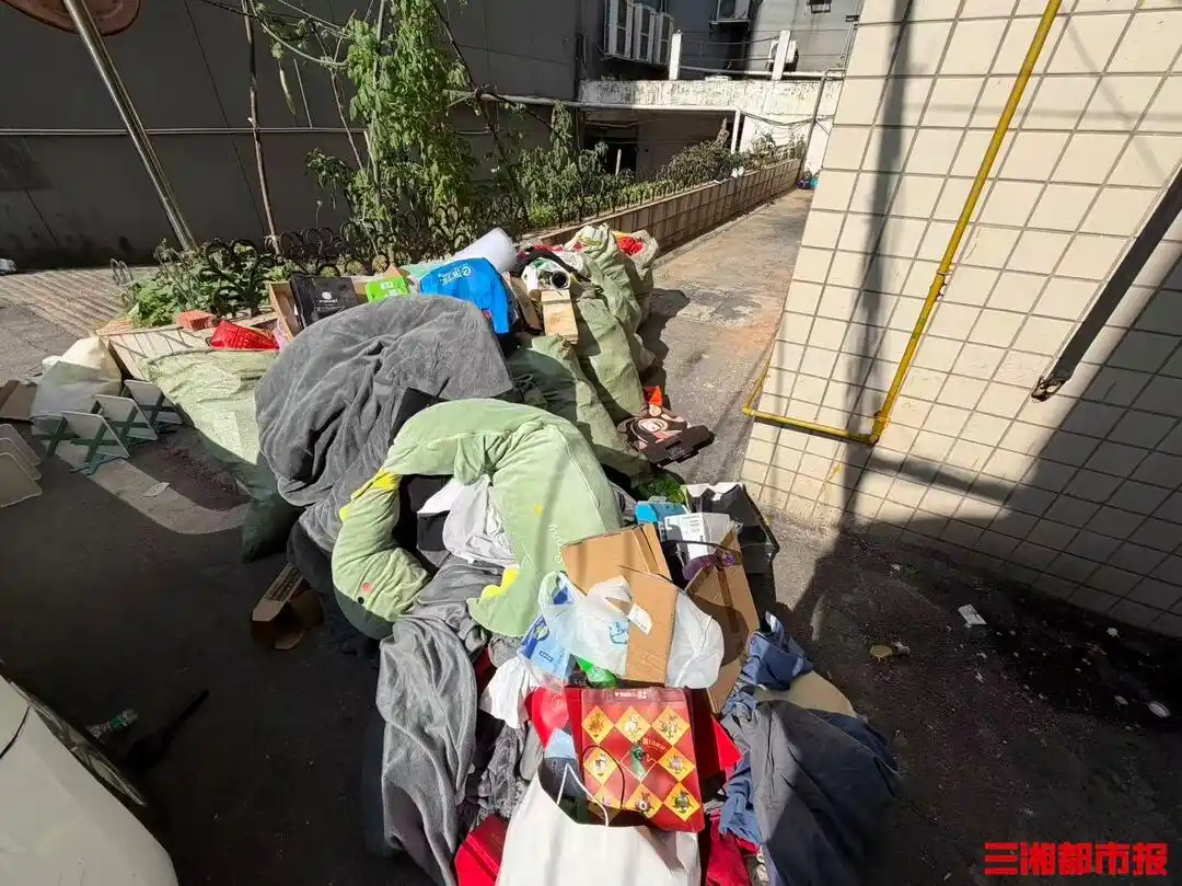 长沙房屋中介收房视频 外卖垃圾堆积 租客毁约纠纷_长沙一出租屋现“垃圾山”