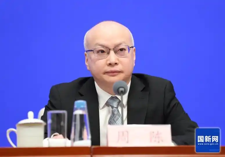 落实中央经济工作会议精神推动十五五开局_提升消费者收入提振内需_发改委：正研究制定城乡居民增收计划