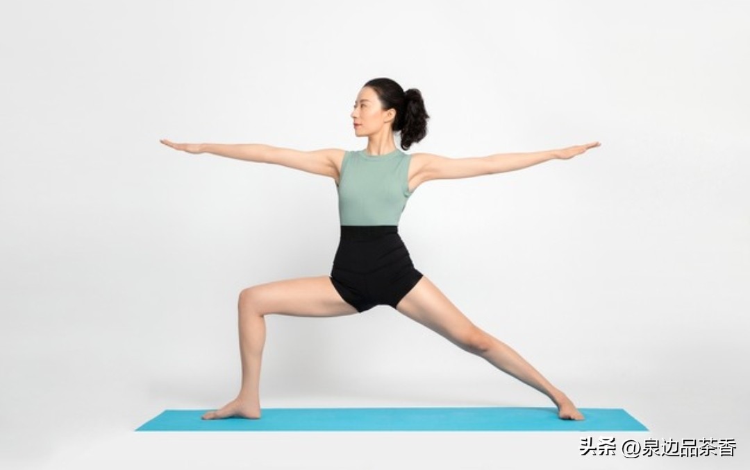 女性健身_中老年女性瑜伽动作_居家10分钟瑜伽练习