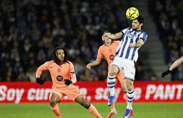 随着巴萨1-2，马竞1-0，皇马2-0，西甲积分榜出炉！巴萨一分领跑