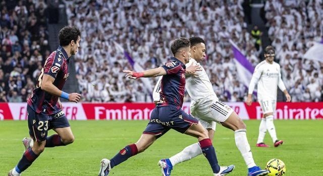 西甲VAR判罚争议_西甲巴萨皇马马竞争冠_2026皇马巴萨