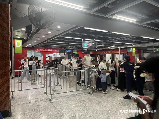 深圳地铁安检调整首日引争议 通行效率受影响