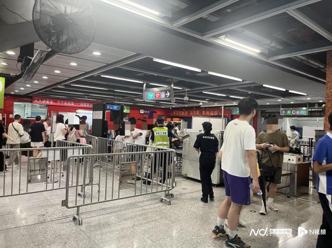 深圳地铁安检调整首日引争议 通行效率受影响
