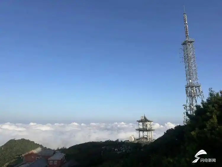 泰山把人间仙境铺在眼前_岱顶云海景观_泰山云海观赏