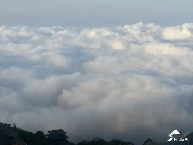 泰山云海观赏_泰山把人间仙境铺在眼前_岱顶云海景观