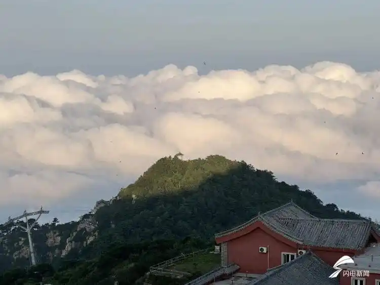 泰山把人间仙境铺在眼前_岱顶云海景观_泰山云海观赏
