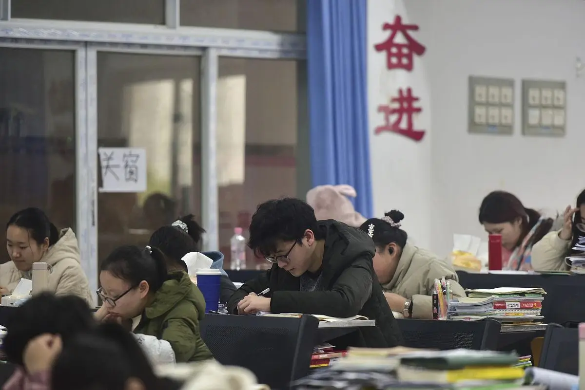 教育部新增本科专业推荐_高考志愿填报热门专业_人工智能专业“杀疯了” 分数普涨