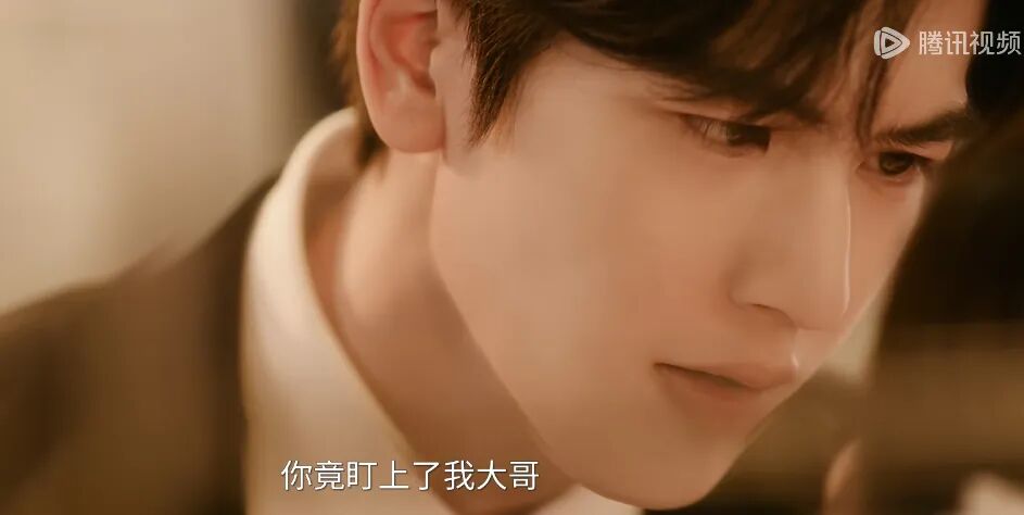 张凌赫新剧又“黑红”了_这一秒过火 钟汉良 张凌赫演技对比