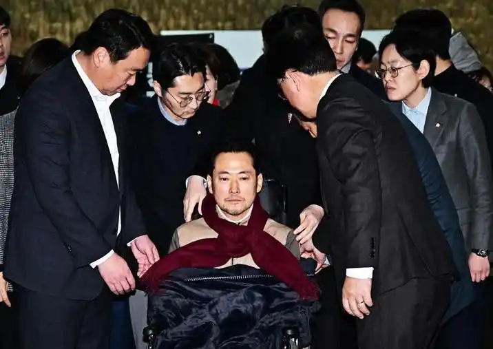 朴槿惠探望后，韩国最大在野党党首结束8天绝食