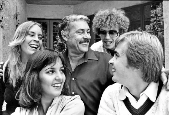 杰西巴斯乔伊巴斯被解雇_湖人队巴斯家族解雇_湖人老板巴斯身家