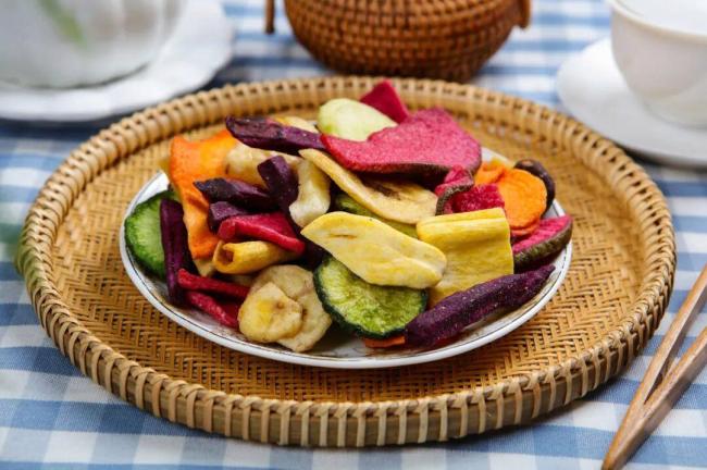 这6种食物看着干巴 实则是脂肪大户 警惕隐藏的高脂陷阱