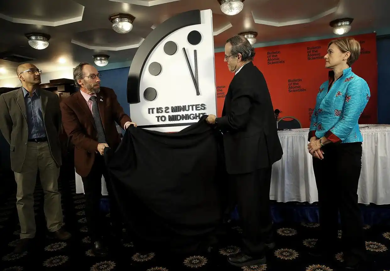 “末日时钟”拨快4秒_末日时钟最新调整_原子科学家公报全球风险评估