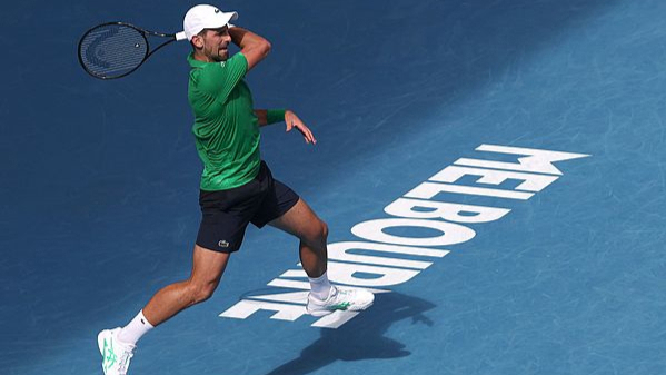 澳网｜连续两轮被“保送”，德约在绝境中“躺赢”，半决赛战辛纳还能靠运气？