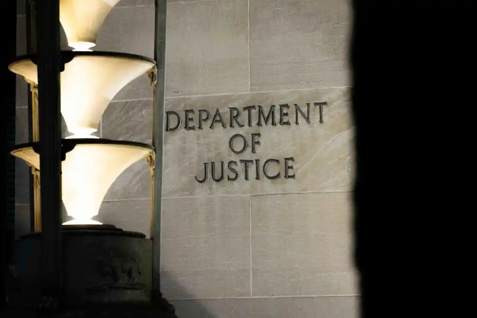 伊朗回应美方威胁_俄美乌三方会谈领土议题_伊朗副外长：做好200%的自卫准备