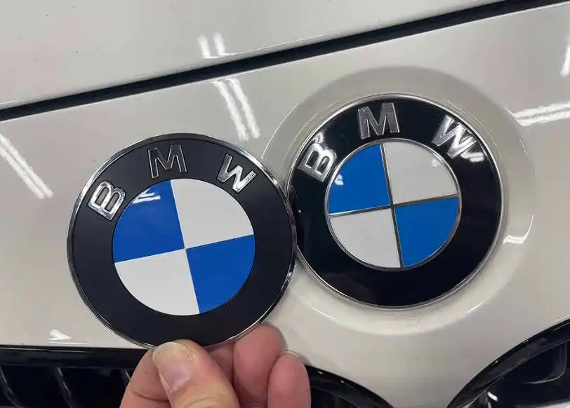 宝马第七代品牌标识_宝马下月起全面启用新logo_宝马新Logo设计元素