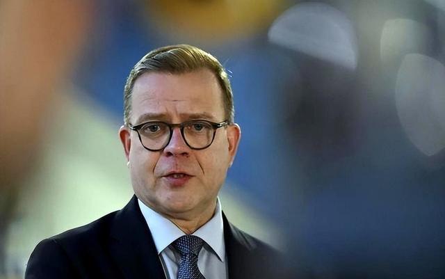 芬兰总理在北京街头散步 经济合作新信号