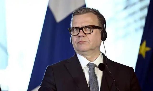 芬兰总理在北京街头散步 经济合作新信号