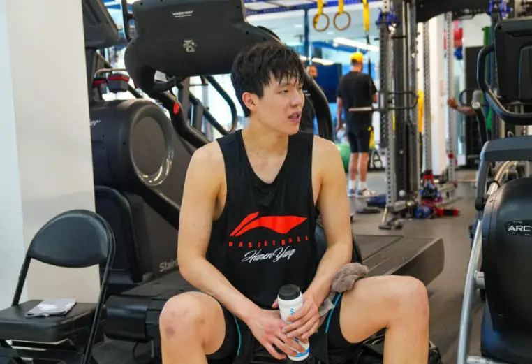 恭喜杨瀚森入选2026年NBA全明星新秀赛，燃爆篮球场！