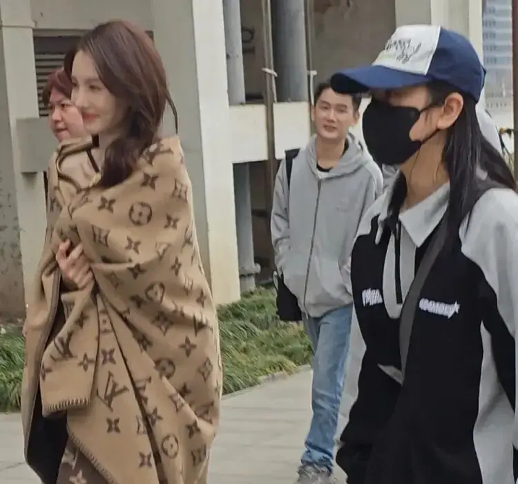 金晨交通事故助理顶包_金晨被曝肇事逃逸 一味回避不是办法_金晨保险纠纷舆论发酵