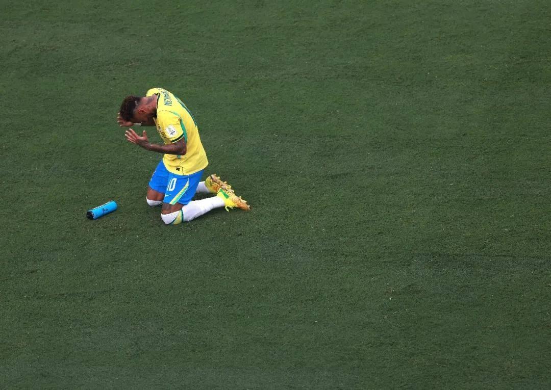 内马尔含泪退出国家队_巴西队世界杯八强出局原因_2026世界杯 巴西国家队