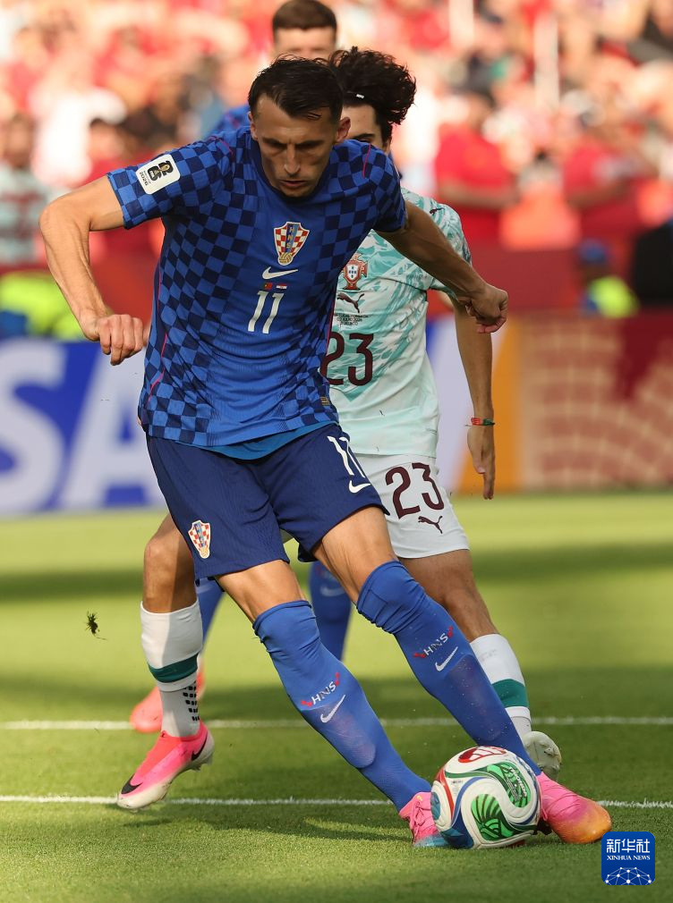 世界杯:葡萄牙vs克罗地亚_2026年美加墨世界杯足球赛葡萄牙队克罗地亚队比赛 克里斯蒂亚诺·罗纳尔多赛前热身照片 葡萄牙队对阵克罗地亚队十六分之一决赛战况