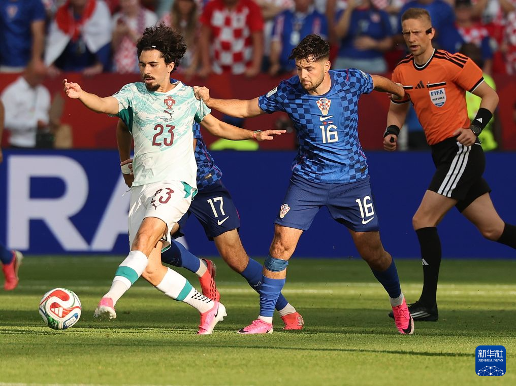 世界杯:葡萄牙vs克罗地亚_2026年美加墨世界杯足球赛葡萄牙队克罗地亚队比赛 克里斯蒂亚诺·罗纳尔多赛前热身照片 葡萄牙队对阵克罗地亚队十六分之一决赛战况