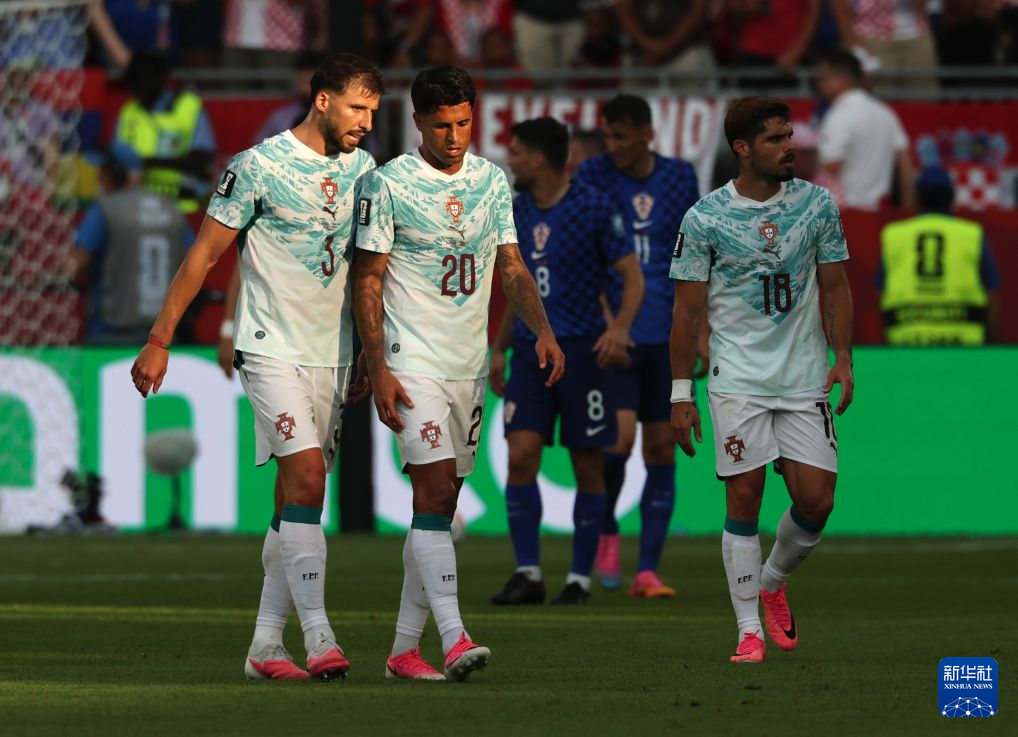 世界杯:葡萄牙vs克罗地亚_2026年美加墨世界杯足球赛葡萄牙队克罗地亚队比赛 克里斯蒂亚诺·罗纳尔多赛前热身照片 葡萄牙队对阵克罗地亚队十六分之一决赛战况