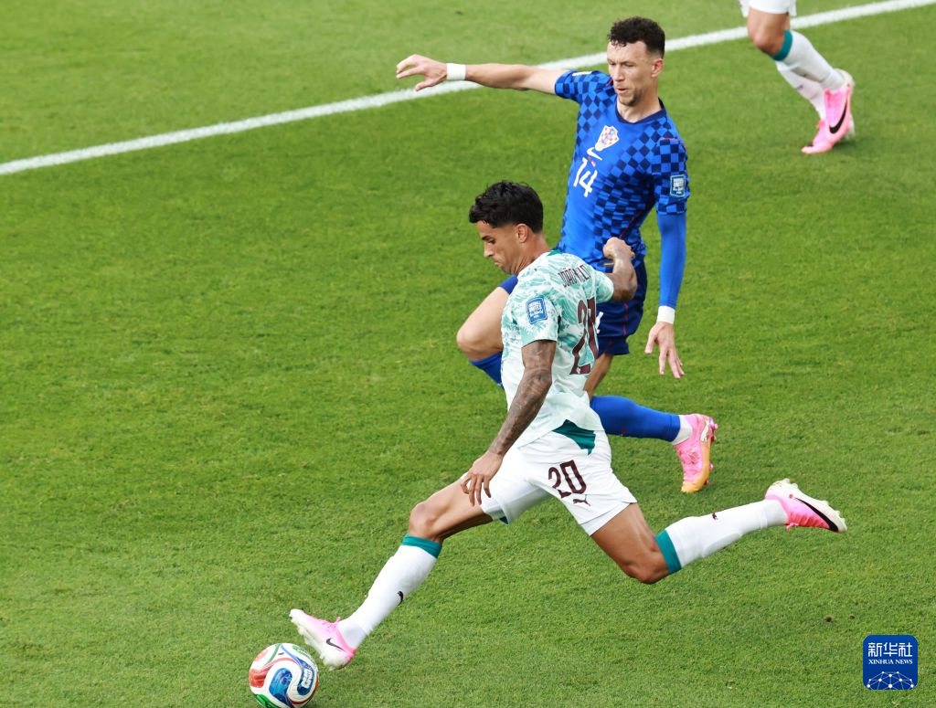 世界杯:葡萄牙vs克罗地亚_2026年美加墨世界杯足球赛葡萄牙队克罗地亚队比赛 克里斯蒂亚诺·罗纳尔多赛前热身照片 葡萄牙队对阵克罗地亚队十六分之一决赛战况