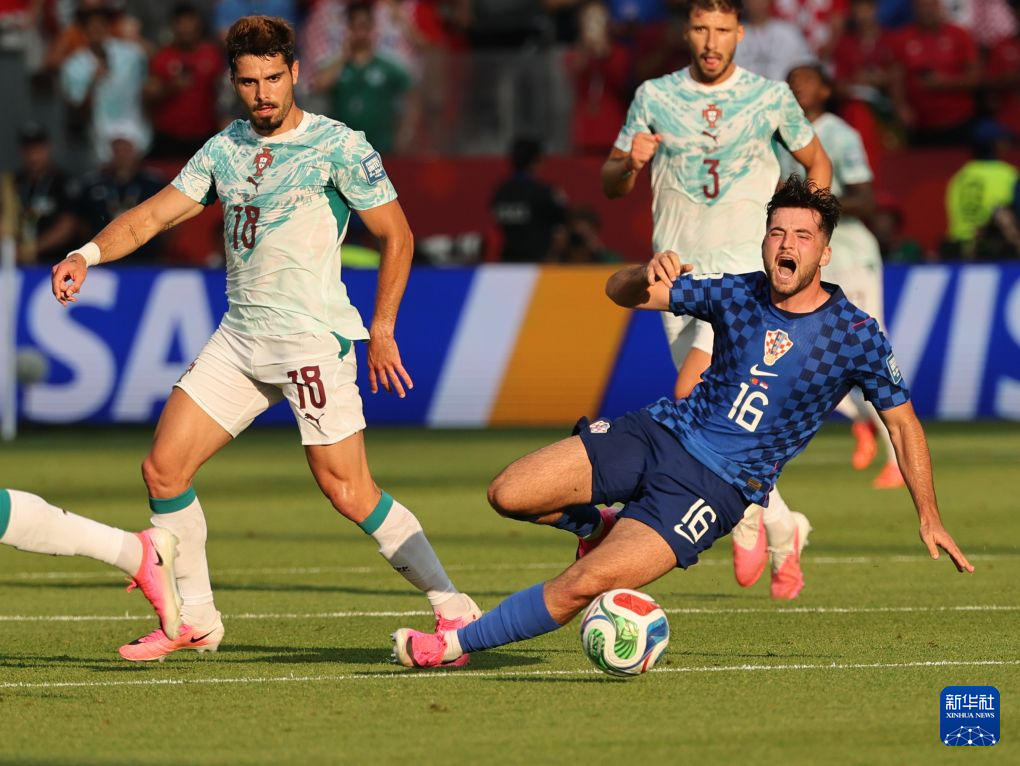 世界杯:葡萄牙vs克罗地亚_2026年美加墨世界杯足球赛葡萄牙队克罗地亚队比赛 克里斯蒂亚诺·罗纳尔多赛前热身照片 葡萄牙队对阵克罗地亚队十六分之一决赛战况
