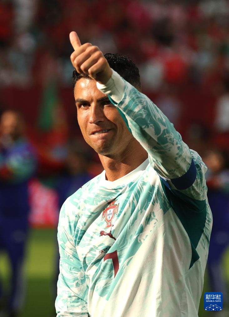 世界杯:葡萄牙vs克罗地亚_2026年美加墨世界杯足球赛葡萄牙队克罗地亚队比赛 克里斯蒂亚诺·罗纳尔多赛前热身照片 葡萄牙队对阵克罗地亚队十六分之一决赛战况