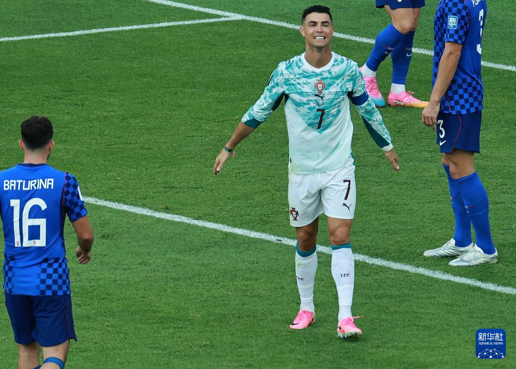 世界杯:葡萄牙vs克罗地亚_2026年美加墨世界杯足球赛葡萄牙队克罗地亚队比赛 克里斯蒂亚诺·罗纳尔多赛前热身照片 葡萄牙队对阵克罗地亚队十六分之一决赛战况