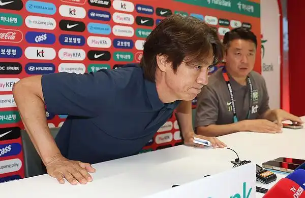 世界杯主教练离任_厄瓜多尔足协官宣:主帅卸任_乌拉圭贝尔萨下课