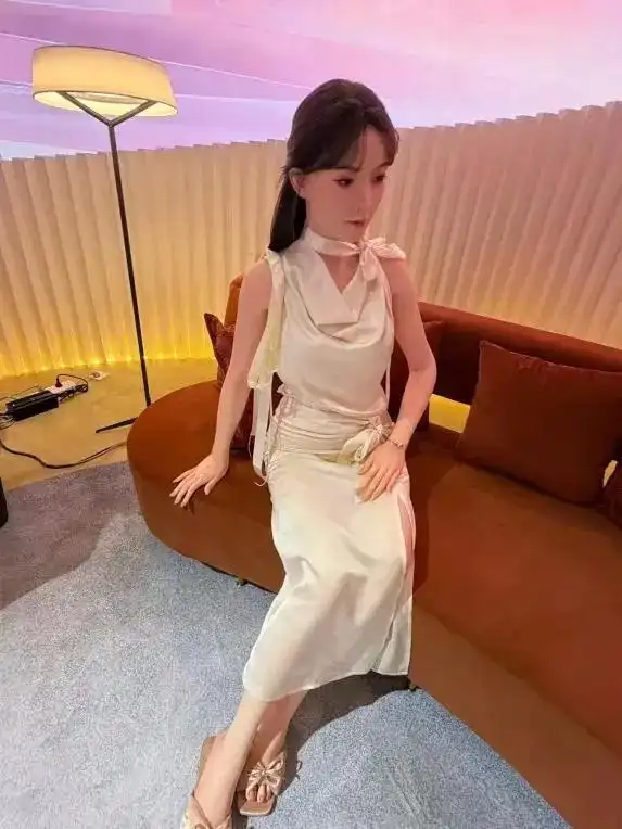 机器人伴侣订单火爆 被吐槽货不对板_U1 Pro高配全身版机器人价格_优必选U1人形机器人系列