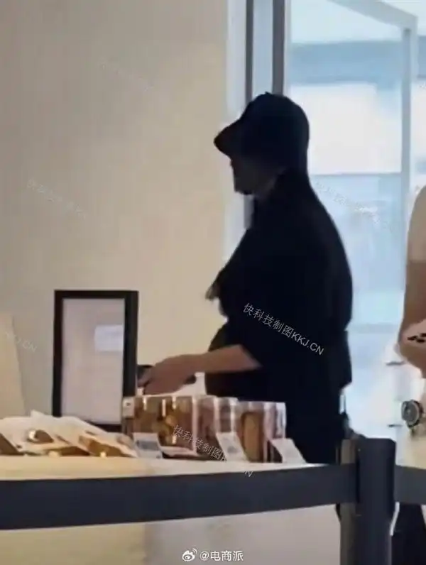 曝理想ceo李想将迎来第六娃_理想汽车CEO李想妻子王蕾怀六胎_王蕾低调现身孕肚曝光
