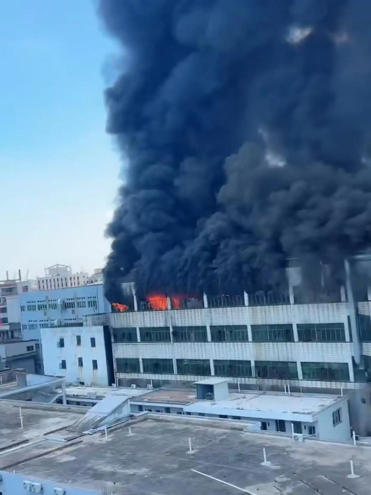 福建晋江鞋厂火灾起火位置初步确定_晋江市陈埭镇火灾救援情况_福建晋江辉腾鞋业厂房火灾