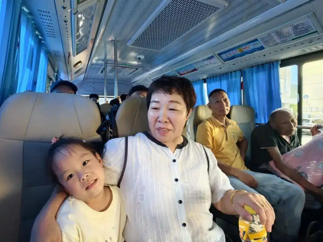 台风巴威登陆现场画面_台风巴威 浙江苍南 群众转移安置