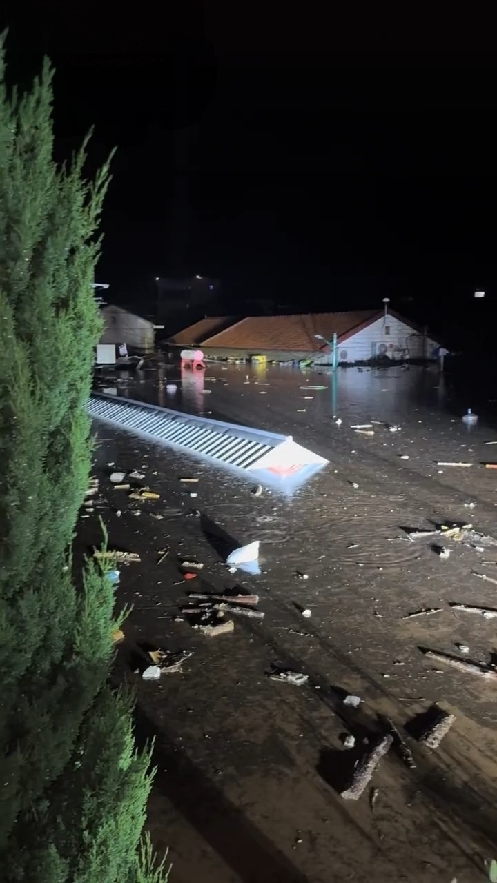 宽城满族自治县道路水毁_河北宽城强降雨 多辆车被洪水冲走_河北承德宽城强降雨积水