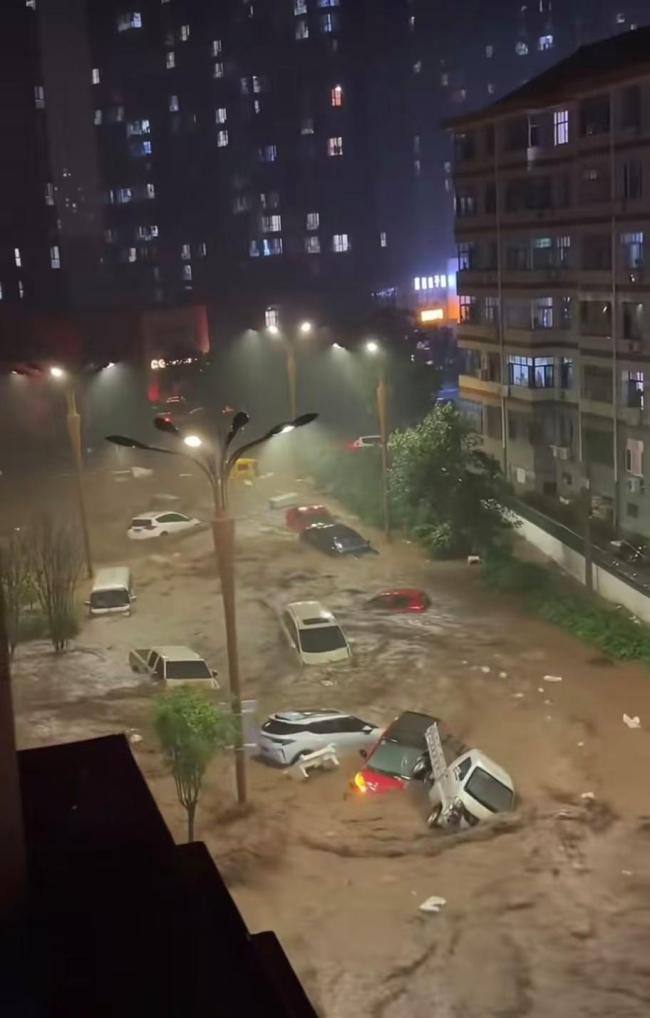 宽城洪水 城区全力迎战内涝