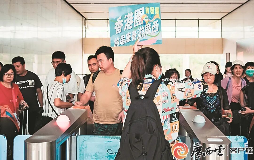 银发经济产值突破5000亿元_吉林省建设银发经济产业园_多省开始“抢”老人